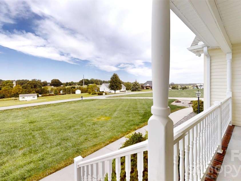 2221 Carriage Lane, Lincolnton, NC 28092.  MLS# CAR4432016, YatesRealty ID 55042. 
