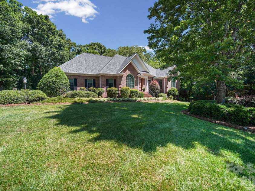 417 Crooked Oak Drive, Oakboro, NC 28129.  MLS# CAR4399226, YatesRealty ID 55048. 417 Crooked Oak Drive