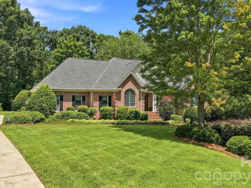 417 Crooked Oak Drive, Oakboro, NC 28129.  MLS# CAR4399226, YatesRealty ID 55048. 