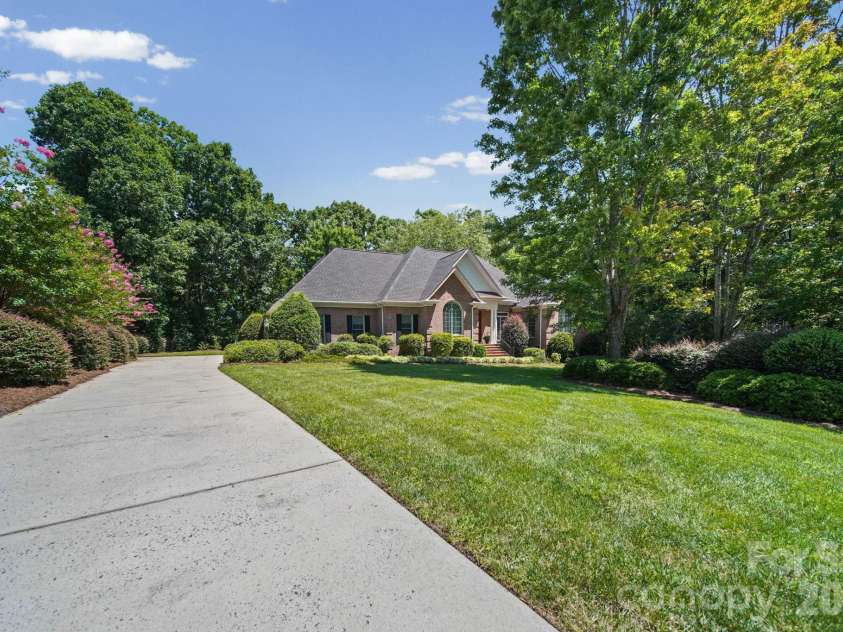 417 Crooked Oak Drive, Oakboro, NC 28129.  MLS# CAR4399226, YatesRealty ID 55048. 
