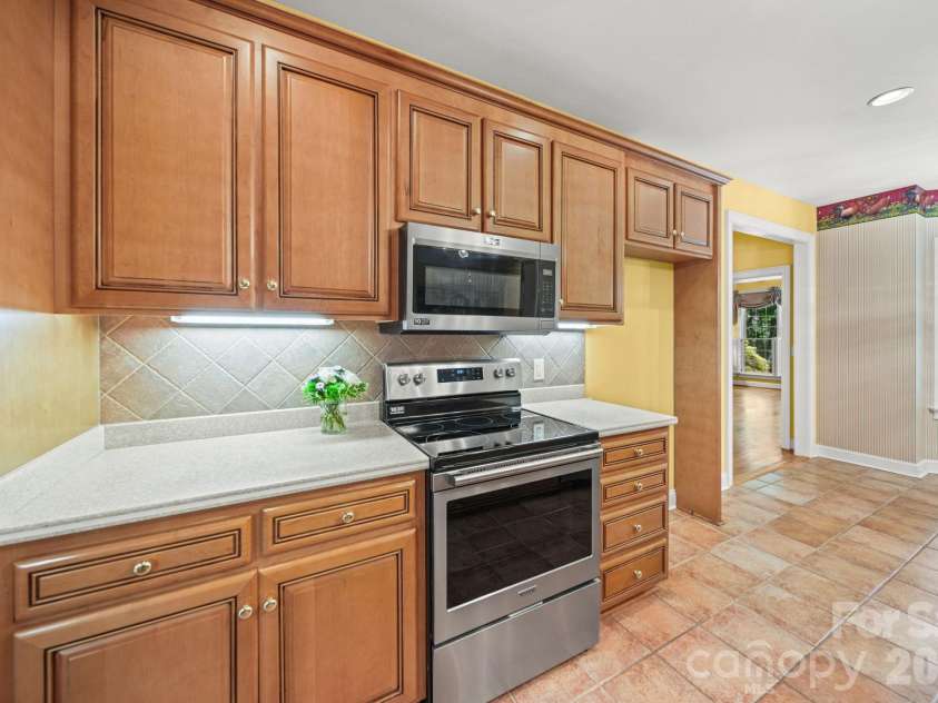 417 Crooked Oak Drive, Oakboro, NC 28129.  MLS# CAR4399226, YatesRealty ID 55048. Kitchen