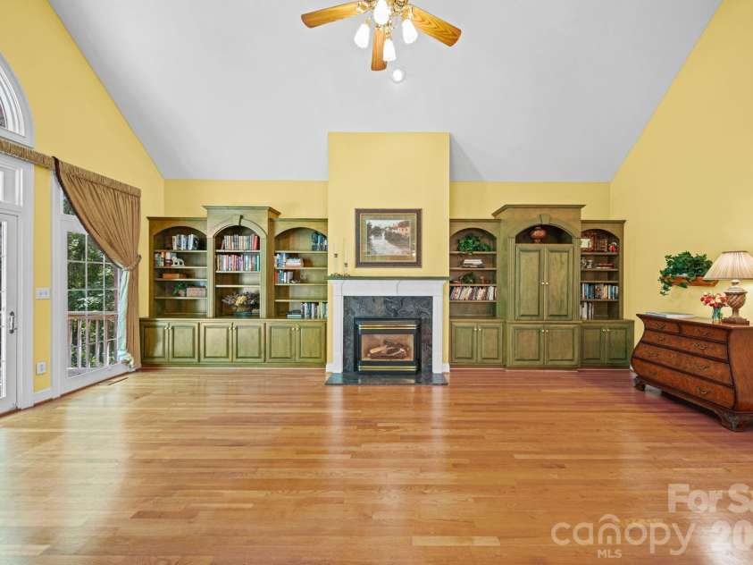 417 Crooked Oak Drive, Oakboro, NC 28129.  MLS# CAR4399226, YatesRealty ID 55048. Living Room