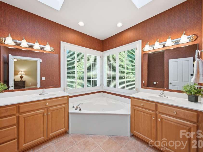 417 Crooked Oak Drive, Oakboro, NC 28129.  MLS# CAR4399226, YatesRealty ID 55048. Primary Bathroom