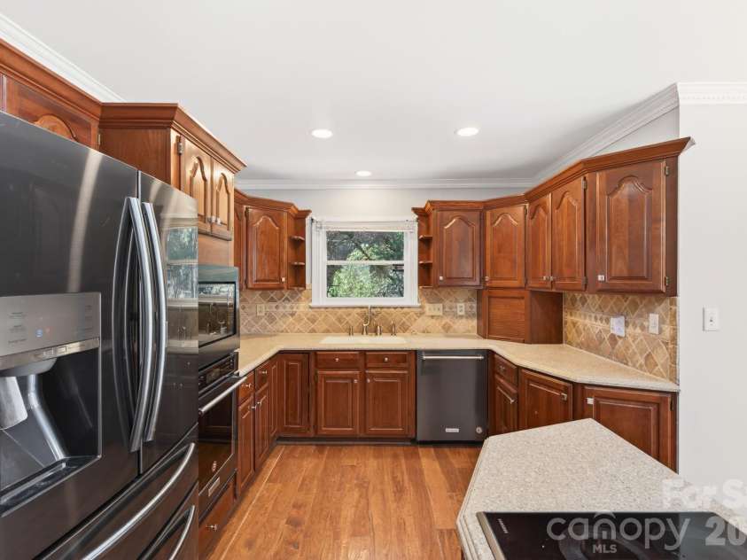 4711 Mountain Point Lane, Charlotte, NC 28216.  MLS# CAR4342579, YatesRealty ID 5505. 