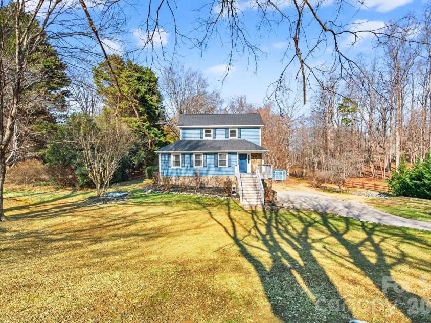 4711 Mountain Point Lane, Charlotte, NC 28216.  MLS# CAR4342579, YatesRealty ID 5505. 