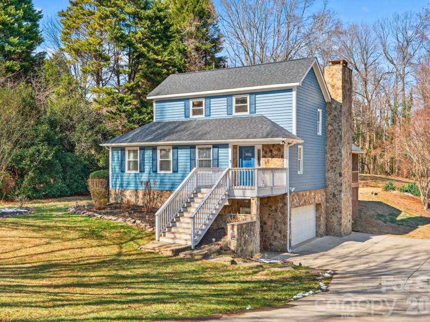4711 Mountain Point Lane, Charlotte, NC 28216.  MLS# CAR4342579, YatesRealty ID 5505. 