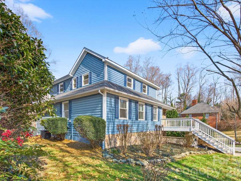 4711 Mountain Point Lane, Charlotte, NC 28216.  MLS# CAR4342579, YatesRealty ID 5505. 
