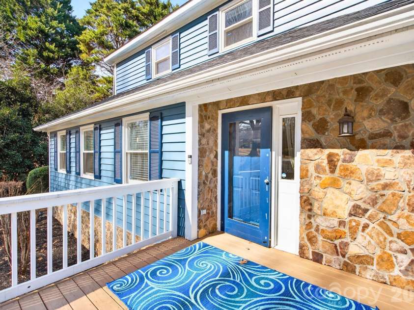 4711 Mountain Point Lane, Charlotte, NC 28216.  MLS# CAR4342579, YatesRealty ID 5505. 