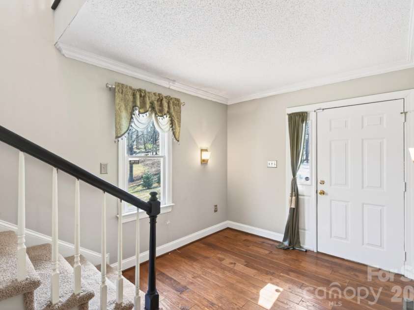 4711 Mountain Point Lane, Charlotte, NC 28216.  MLS# CAR4342579, YatesRealty ID 5505. 