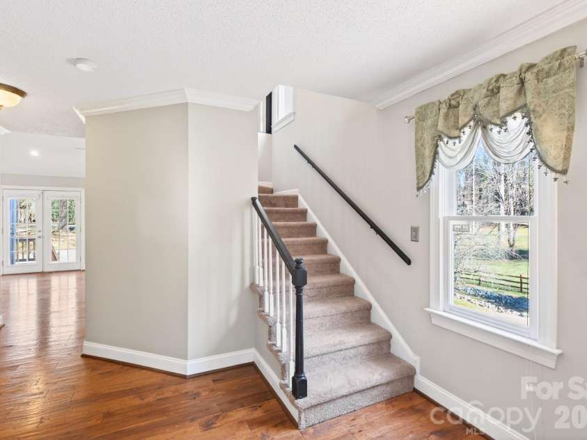 4711 Mountain Point Lane, Charlotte, NC 28216.  MLS# CAR4342579, YatesRealty ID 5505. 