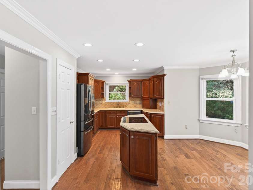 4711 Mountain Point Lane, Charlotte, NC 28216.  MLS# CAR4342579, YatesRealty ID 5505. 