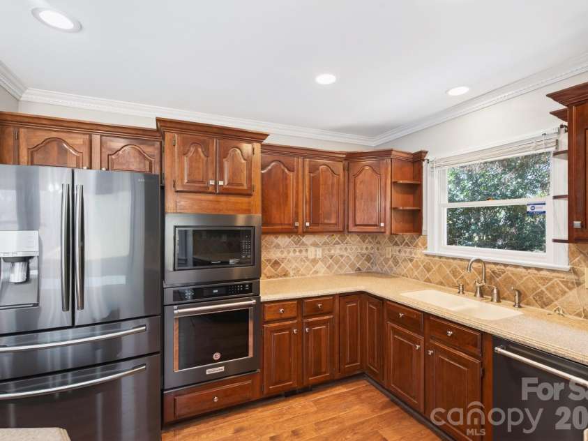 4711 Mountain Point Lane, Charlotte, NC 28216.  MLS# CAR4342579, YatesRealty ID 5505. 