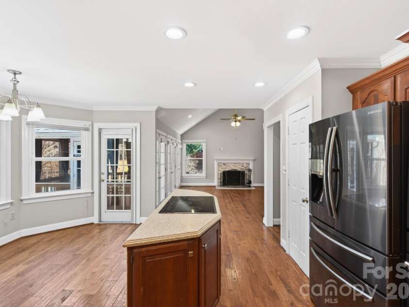 4711 Mountain Point Lane, Charlotte, NC 28216.  MLS# CAR4342579, YatesRealty ID 5505. 