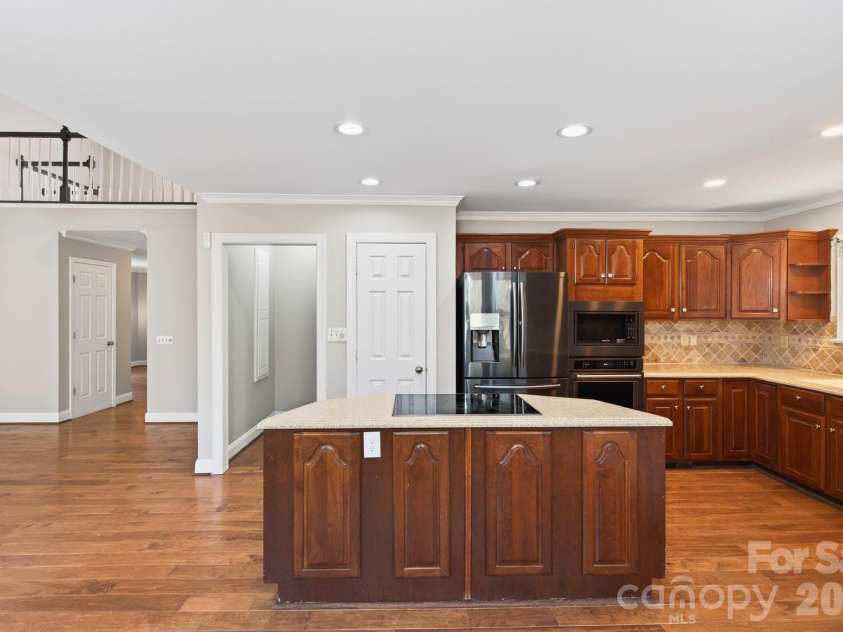4711 Mountain Point Lane, Charlotte, NC 28216.  MLS# CAR4342579, YatesRealty ID 5505. 