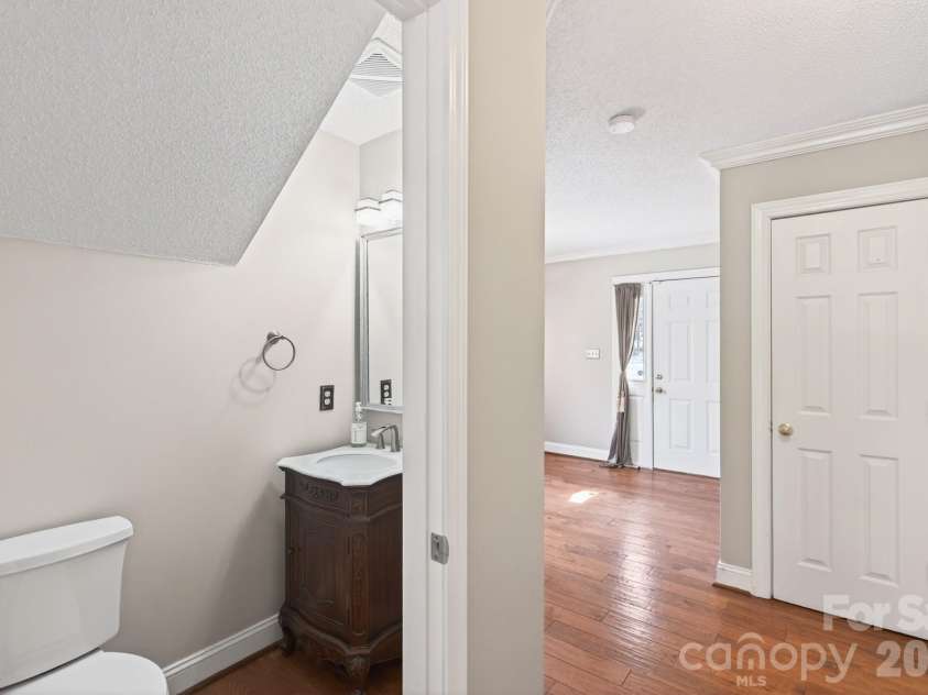 4711 Mountain Point Lane, Charlotte, NC 28216.  MLS# CAR4342579, YatesRealty ID 5505. 
