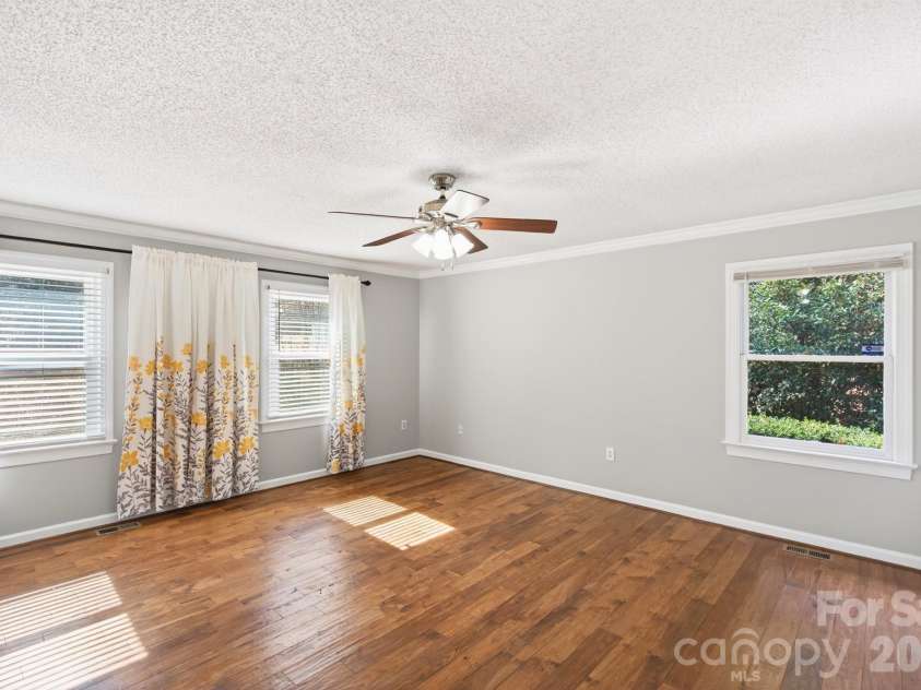 4711 Mountain Point Lane, Charlotte, NC 28216.  MLS# CAR4342579, YatesRealty ID 5505. 