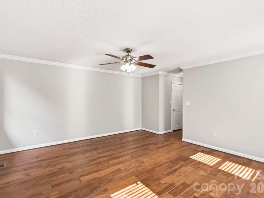 4711 Mountain Point Lane, Charlotte, NC 28216.  MLS# CAR4342579, YatesRealty ID 5505. 