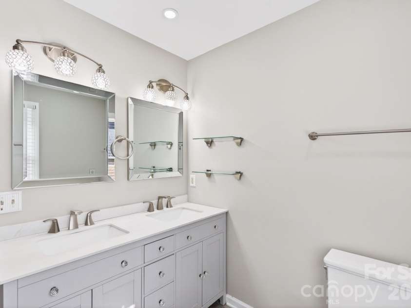 4711 Mountain Point Lane, Charlotte, NC 28216.  MLS# CAR4342579, YatesRealty ID 5505. 