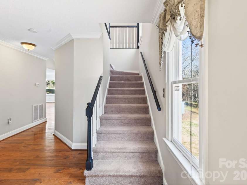 4711 Mountain Point Lane, Charlotte, NC 28216.  MLS# CAR4342579, YatesRealty ID 5505. 