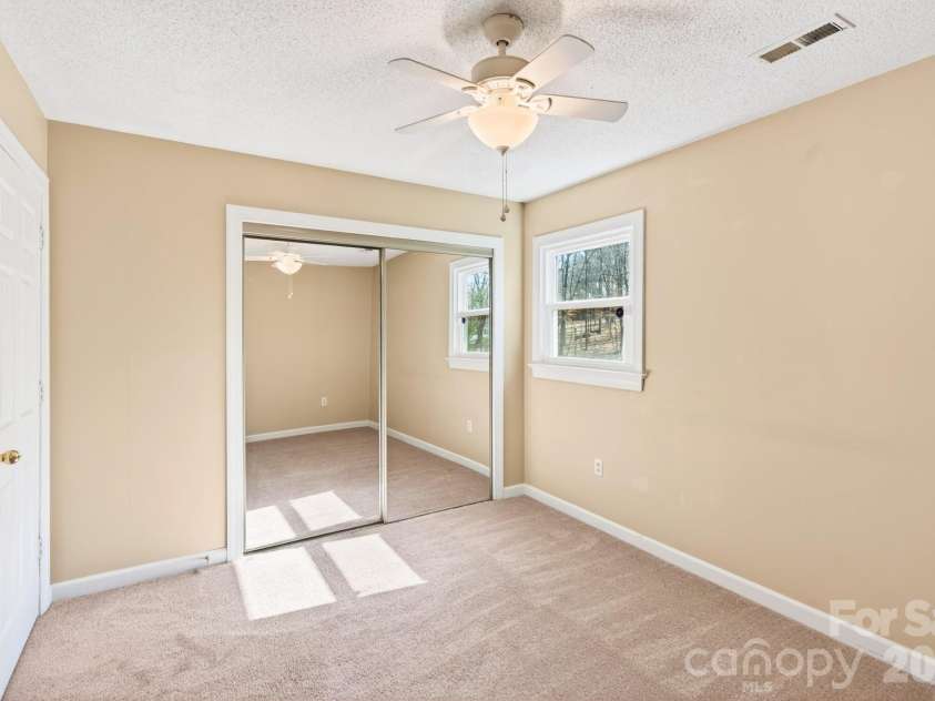 4711 Mountain Point Lane, Charlotte, NC 28216.  MLS# CAR4342579, YatesRealty ID 5505. 