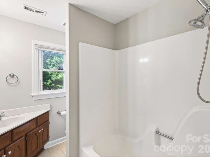 4711 Mountain Point Lane, Charlotte, NC 28216.  MLS# CAR4342579, YatesRealty ID 5505. 