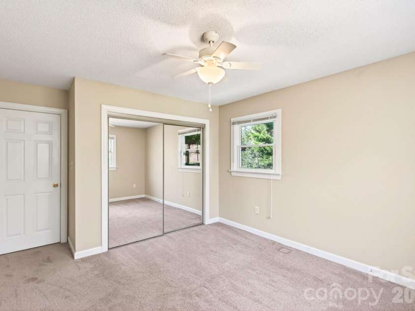 4711 Mountain Point Lane, Charlotte, NC 28216.  MLS# CAR4342579, YatesRealty ID 5505. 