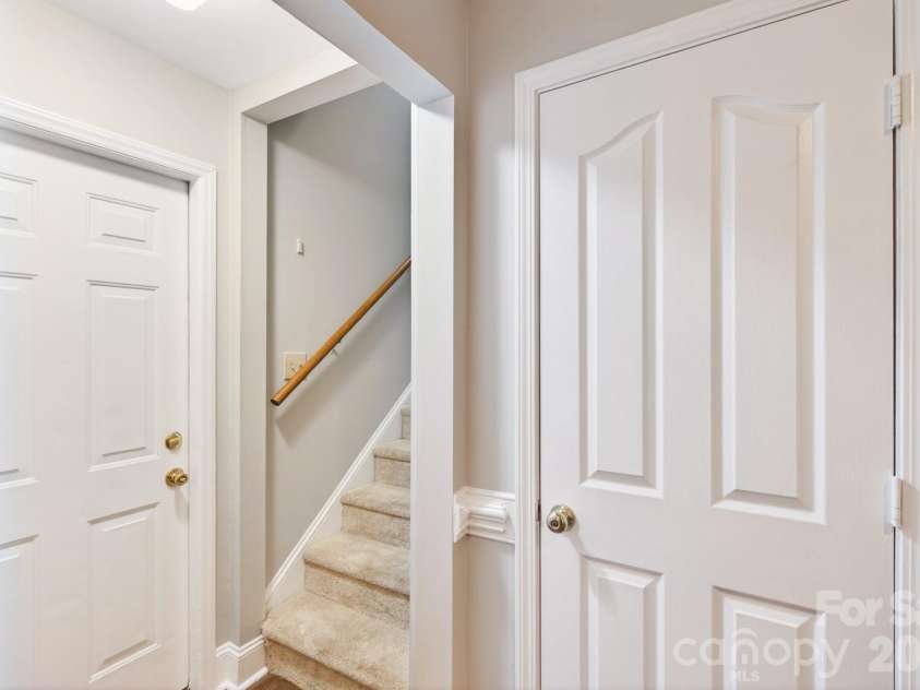 4711 Mountain Point Lane, Charlotte, NC 28216.  MLS# CAR4342579, YatesRealty ID 5505. 