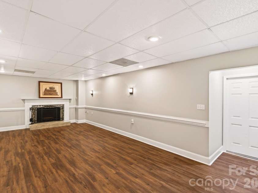 4711 Mountain Point Lane, Charlotte, NC 28216.  MLS# CAR4342579, YatesRealty ID 5505. 