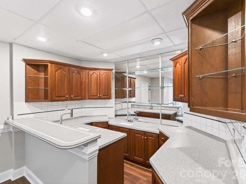 4711 Mountain Point Lane, Charlotte, NC 28216.  MLS# CAR4342579, YatesRealty ID 5505. 