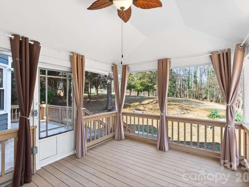 4711 Mountain Point Lane, Charlotte, NC 28216.  MLS# CAR4342579, YatesRealty ID 5505. 