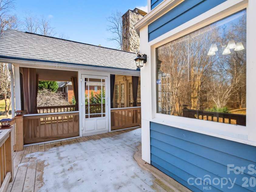 4711 Mountain Point Lane, Charlotte, NC 28216.  MLS# CAR4342579, YatesRealty ID 5505. 