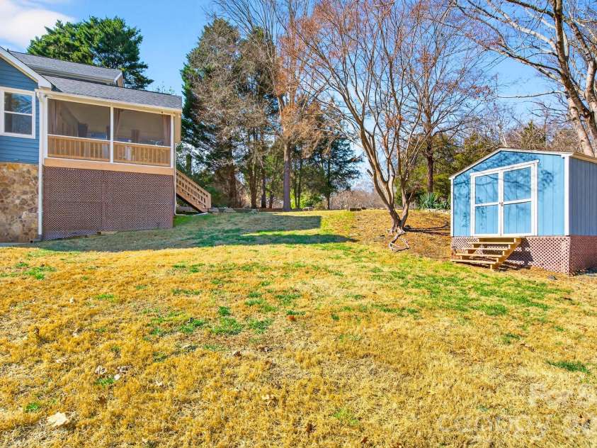4711 Mountain Point Lane, Charlotte, NC 28216.  MLS# CAR4342579, YatesRealty ID 5505. 