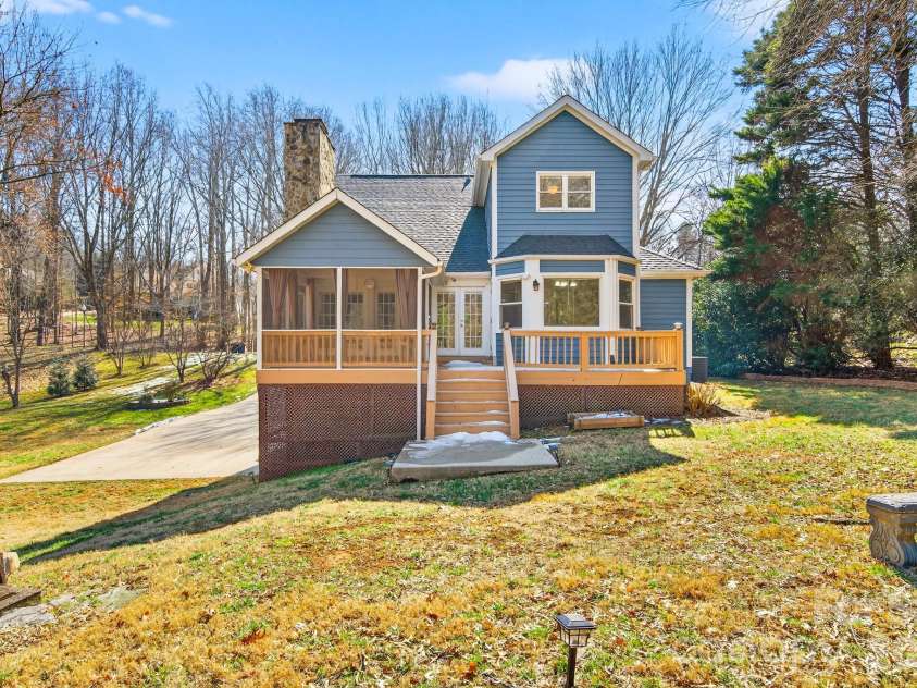 4711 Mountain Point Lane, Charlotte, NC 28216.  MLS# CAR4342579, YatesRealty ID 5505. 