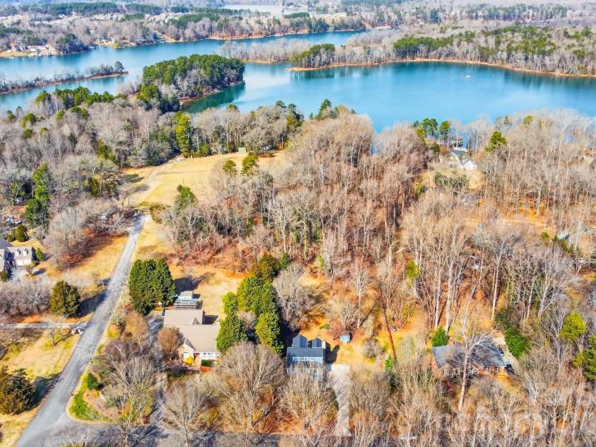 4711 Mountain Point Lane, Charlotte, NC 28216.  MLS# CAR4342579, YatesRealty ID 5505. 
