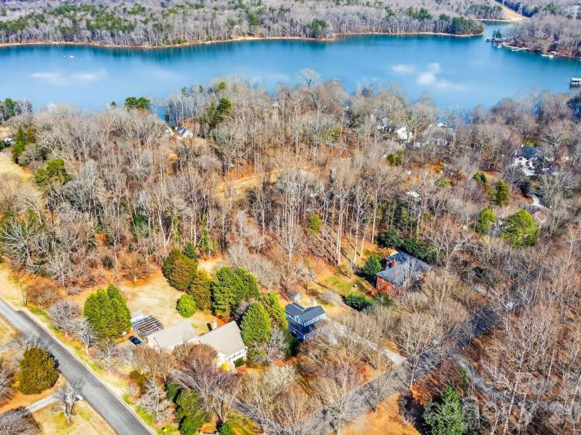 4711 Mountain Point Lane, Charlotte, NC 28216.  MLS# CAR4342579, YatesRealty ID 5505. 