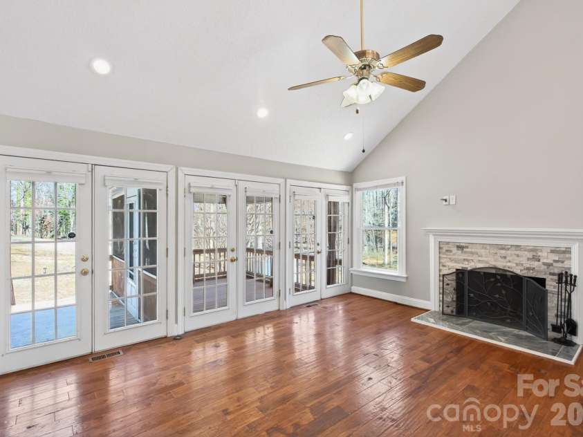 4711 Mountain Point Lane, Charlotte, NC 28216.  MLS# CAR4342579, YatesRealty ID 5505. 