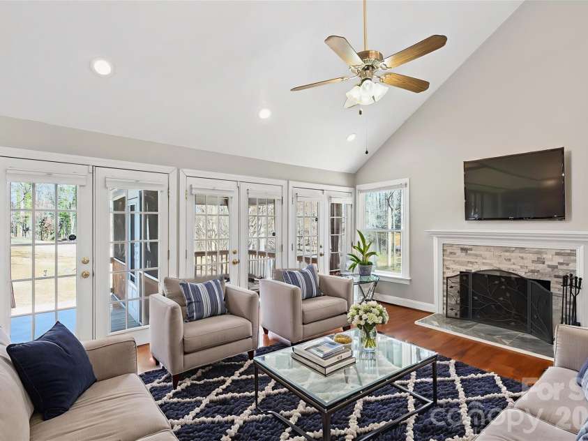 4711 Mountain Point Lane, Charlotte, NC 28216.  MLS# CAR4342579, YatesRealty ID 5505. 