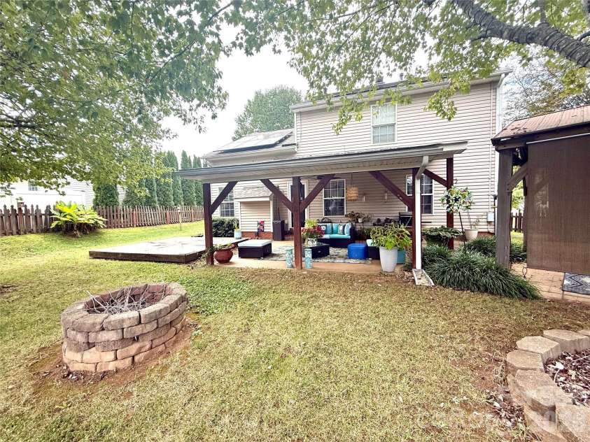 1969 8th Street Lane, Hickory, NC 28602.  MLS# CAR4431204, YatesRealty ID 55050. 