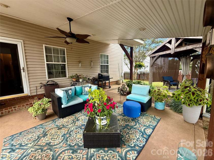 1969 8th Street Lane, Hickory, NC 28602.  MLS# CAR4431204, YatesRealty ID 55050. 