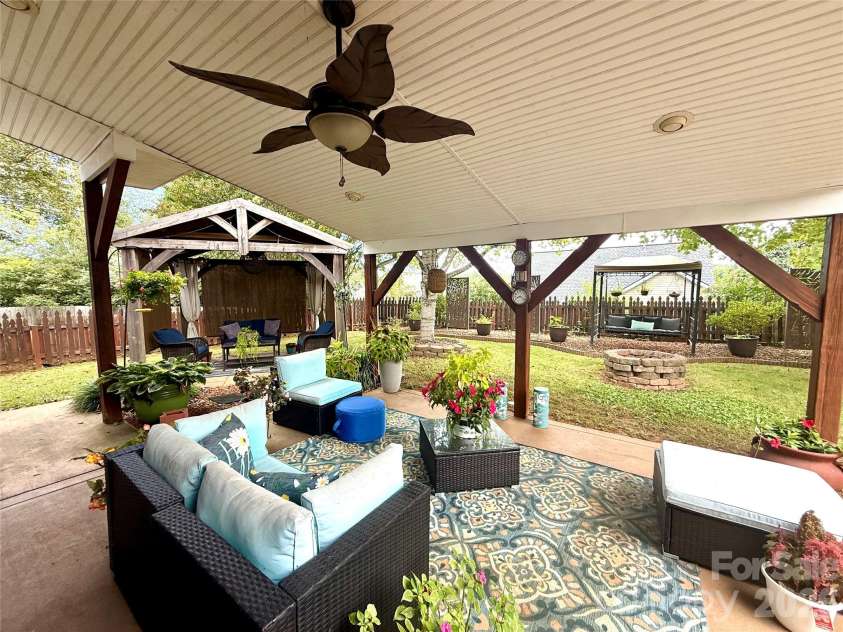1969 8th Street Lane, Hickory, NC 28602.  MLS# CAR4431204, YatesRealty ID 55050. 