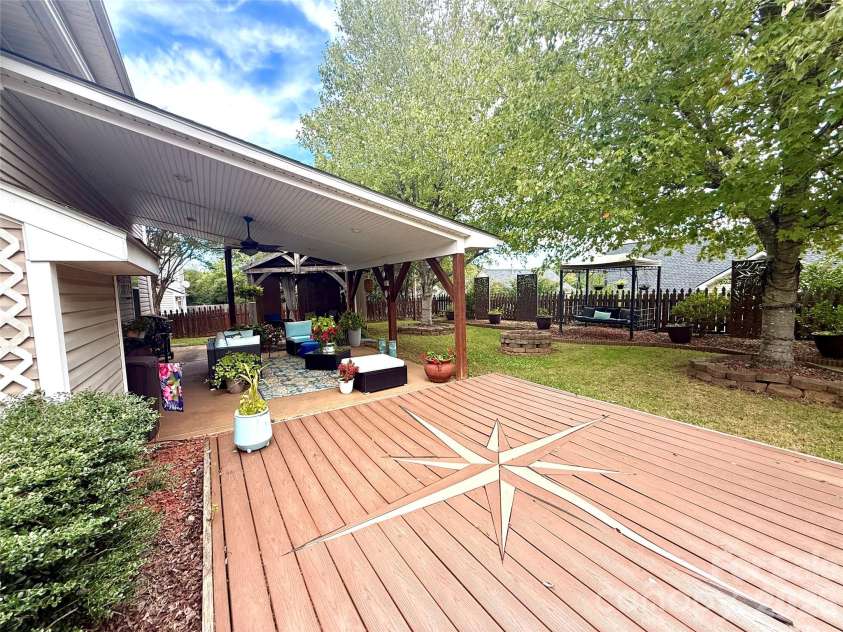 1969 8th Street Lane, Hickory, NC 28602.  MLS# CAR4431204, YatesRealty ID 55050. 