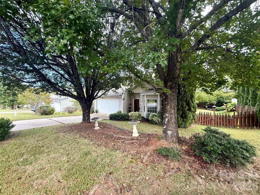 1969 8th Street Lane, Hickory, NC 28602.  MLS# CAR4431204, YatesRealty ID 55050. 