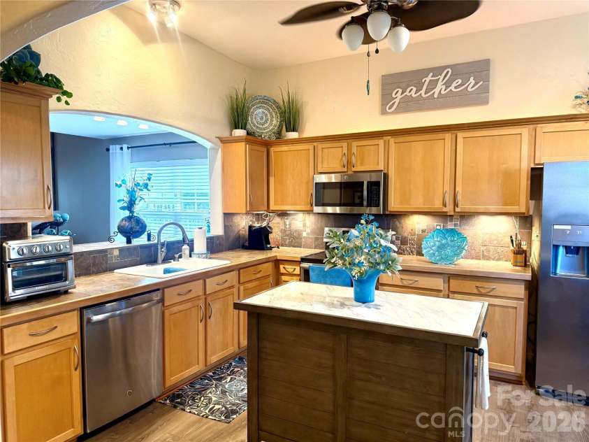 1969 8th Street Lane, Hickory, NC 28602.  MLS# CAR4431204, YatesRealty ID 55050. 