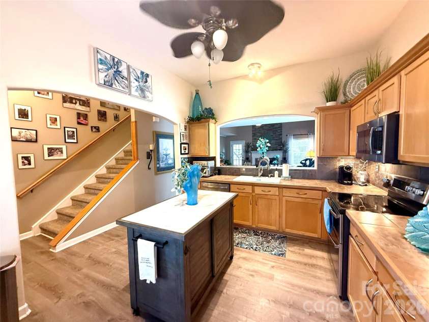 1969 8th Street Lane, Hickory, NC 28602.  MLS# CAR4431204, YatesRealty ID 55050. 