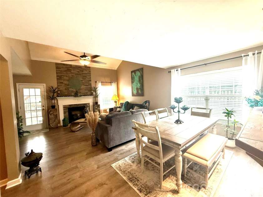 1969 8th Street Lane, Hickory, NC 28602.  MLS# CAR4431204, YatesRealty ID 55050. 
