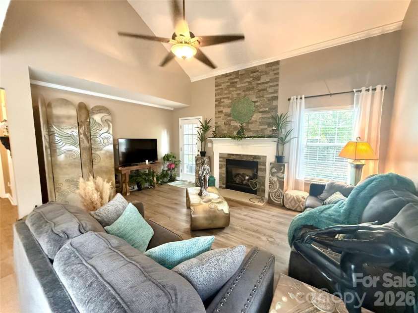 1969 8th Street Lane, Hickory, NC 28602.  MLS# CAR4431204, YatesRealty ID 55050. 