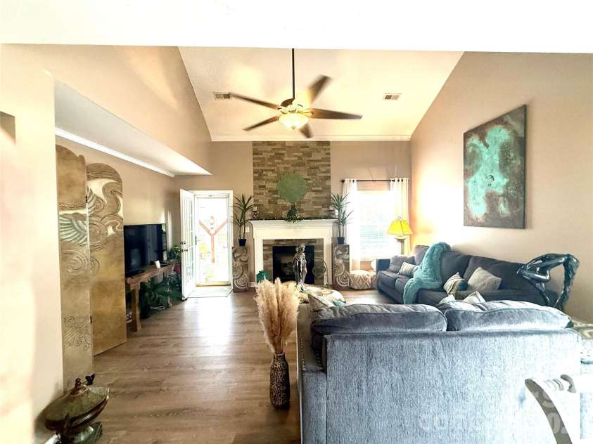 1969 8th Street Lane, Hickory, NC 28602.  MLS# CAR4431204, YatesRealty ID 55050. 