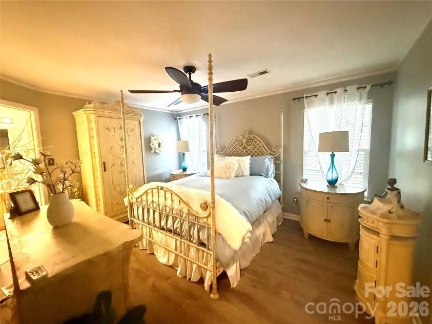 1969 8th Street Lane, Hickory, NC 28602.  MLS# CAR4431204, YatesRealty ID 55050. 