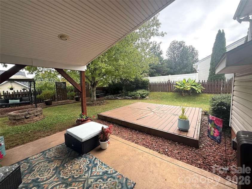 1969 8th Street Lane, Hickory, NC 28602.  MLS# CAR4431204, YatesRealty ID 55050. 