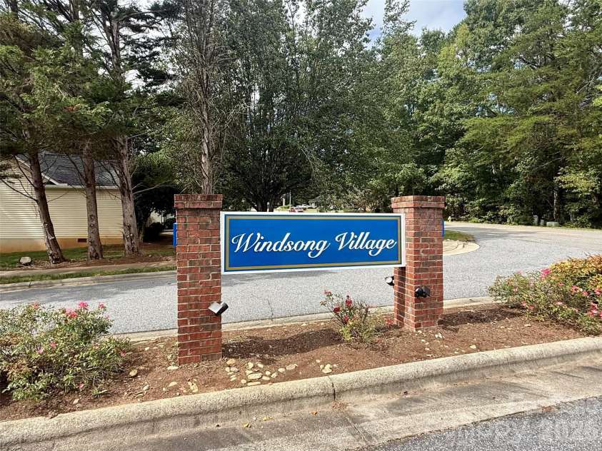 1969 8th Street Lane, Hickory, NC 28602.  MLS# CAR4431204, YatesRealty ID 55050. 